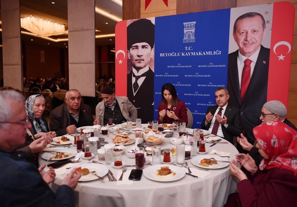 Kaymakamımız Sayın A. Atakan Atasoy, Şehit Ailelerimiz ve Gazilerimiz ile İftar Yemeği’nde Buluştu.